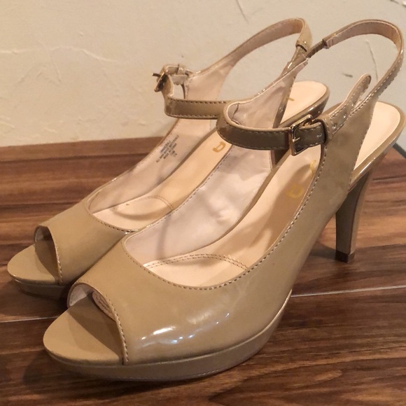 Unisa nude platform slingback sandals. Size 7.5 - Picture 2 of 5